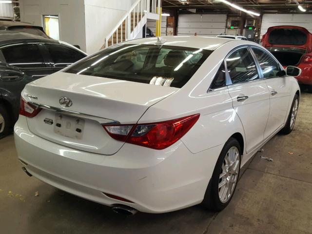 5NPEC4AC5CH366010 - 2012 HYUNDAI SONATA SE WHITE photo 4