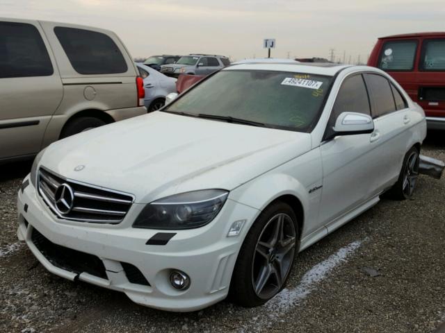 WDDGF77X59F258782 - 2009 MERCEDES-BENZ C 63 AMG WHITE photo 2