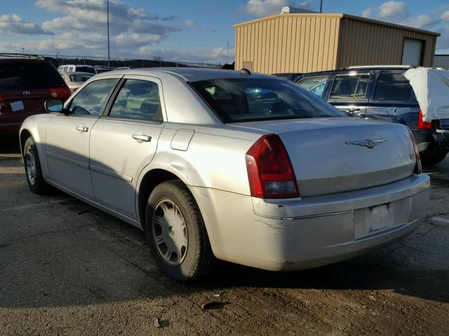 2C3JA53G95H635684 - 2005 CHRYSLER 300 TOURIN SILVER photo 3