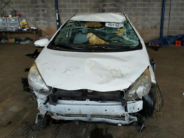 JTDKDTB31C1017362 - 2012 TOYOTA PRIUS C WHITE photo 9