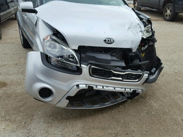 KNDJT2A55D7771889 - 2013 KIA SOUL SILVER photo 9