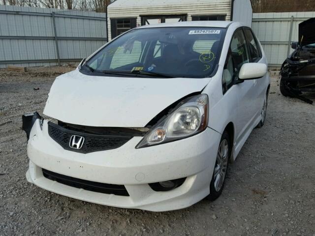 JHMGE8H49AS014618 - 2010 HONDA FIT SPORT WHITE photo 2