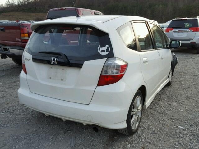 JHMGE8H49AS014618 - 2010 HONDA FIT SPORT WHITE photo 4