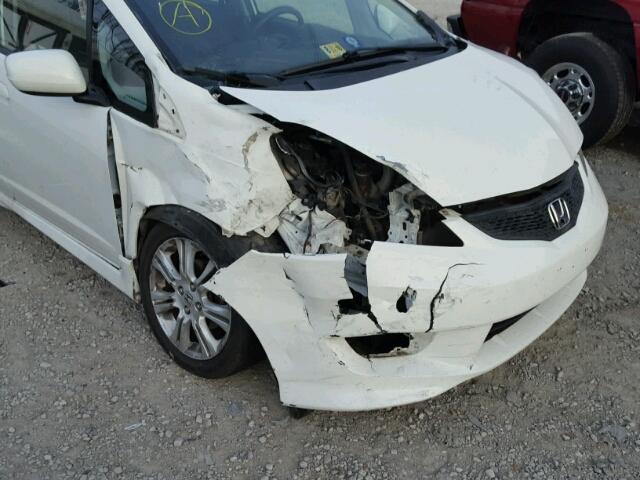 JHMGE8H49AS014618 - 2010 HONDA FIT SPORT WHITE photo 9