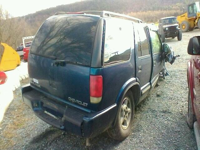 1GNDT13W012110252 - 2001 CHEVROLET BLAZER BLUE photo 4