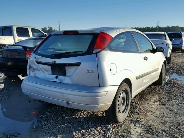 3FAFP31313R182415 - 2003 FORD FOCUS ZX3 SILVER photo 4