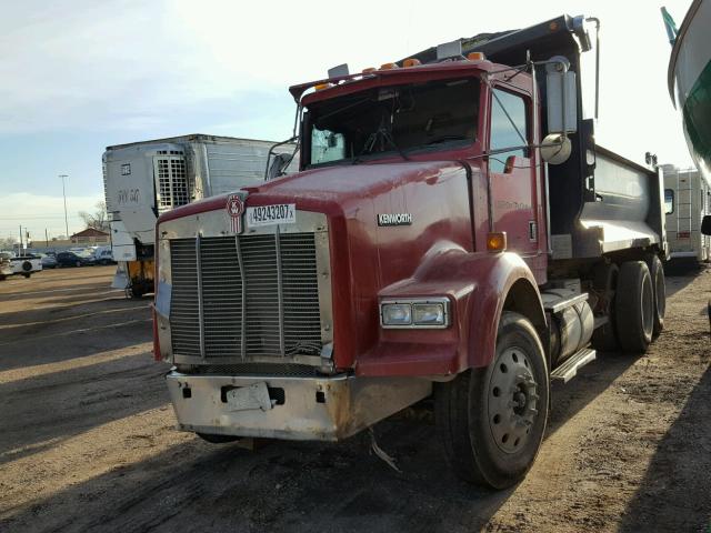 1NKDLR9X31J874317 - 2001 KENWORTH CONSTRUCTI RED photo 2