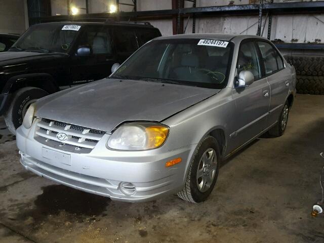 KMHCG45C65U664818 - 2005 HYUNDAI ACCENT GL SILVER photo 2