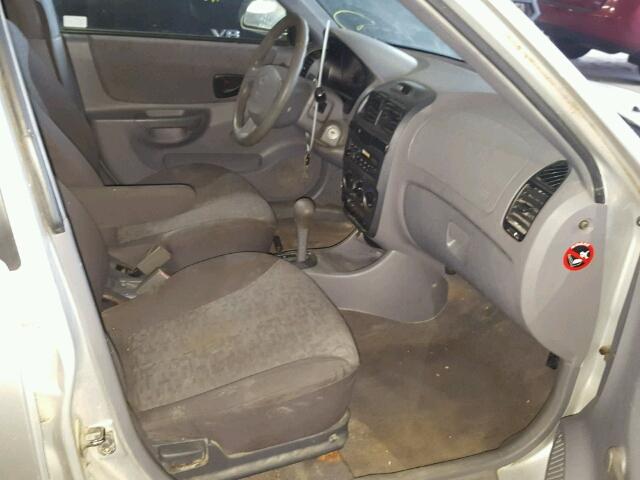 KMHCG45C65U664818 - 2005 HYUNDAI ACCENT GL SILVER photo 5