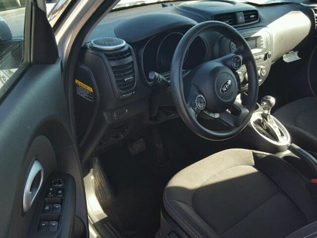 KNDJN2A29F7782672 - 2015 KIA SOUL SILVER photo 9