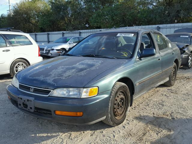 1HGCD5636VA158958 - 1997 HONDA ACCORD LX GREEN photo 2