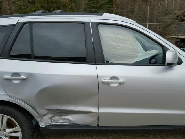 5NMSHDAG3AH352639 - 2010 HYUNDAI SANTA FE S SILVER photo 9