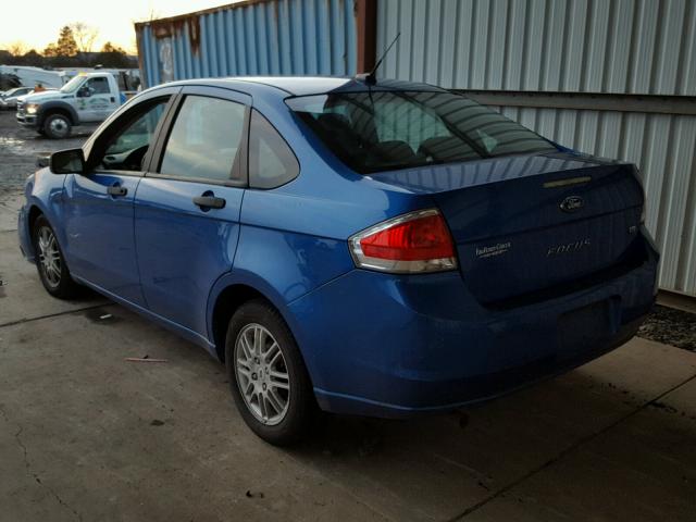 1FAHP3FN6AW229550 - 2010 FORD FOCUS SE BLUE photo 3