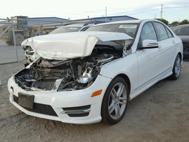 WDDGF4HB0DA849559 - 2013 MERCEDES-BENZ C 250 WHITE photo 2