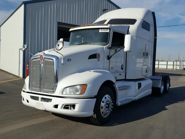 1XKAD49X8DJ347144 - 2013 KENWORTH CONSTRUCTI WHITE photo 2