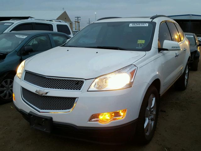 1GNLRHED7AJ259973 - 2010 CHEVROLET TRAVERSE L WHITE photo 2