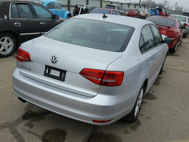 3VWD17AJ4FM346649 - 2015 VOLKSWAGEN JETTA SE SILVER photo 4