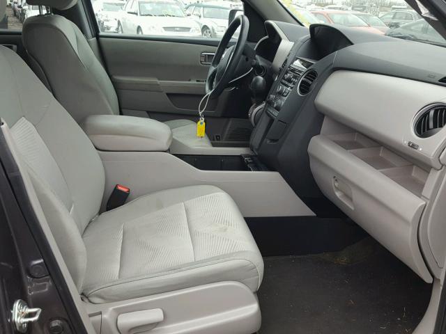 5FNYF3H28FB012786 - 2015 HONDA PILOT LX GRAY photo 5