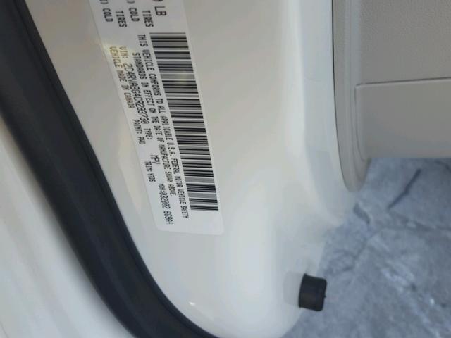 2C4RVABG4CR293730 - 2012 VOLKSWAGEN ROUTAN SE WHITE photo 10