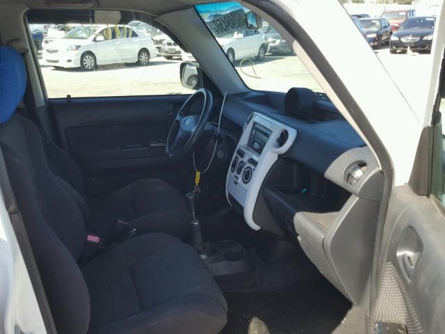 JTLKT334740168258 - 2004 TOYOTA SCION XB თეთრი ფოტო 5