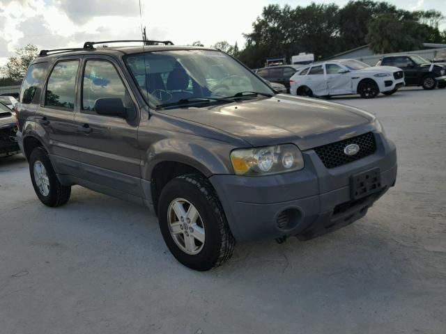 1FMYU02Z56KD18076 - 2006 FORD ESCAPE XLS GRAY photo 1