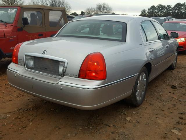 1LNHM83W14Y664400 - 2004 LINCOLN TOWN CAR U SILVER photo 4