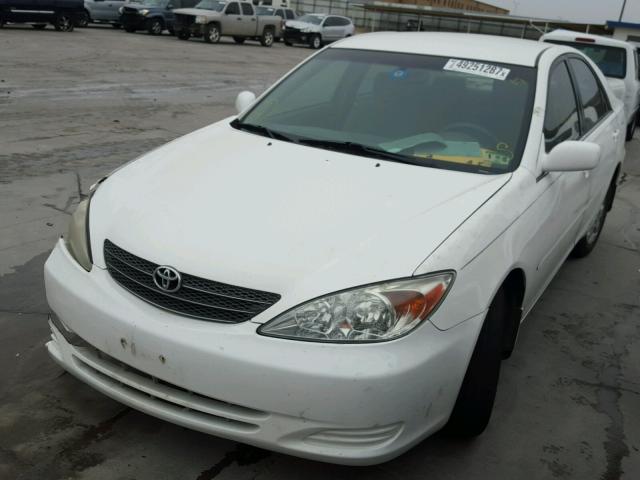 4T1BF32K74U076624 - 2004 TOYOTA CAMRY LE WHITE photo 2