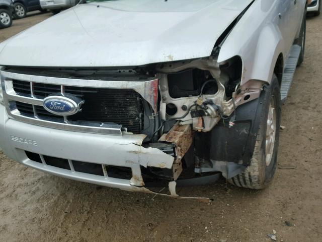 1FMCU03178KA14222 - 2008 FORD ESCAPE XLT SILVER photo 9