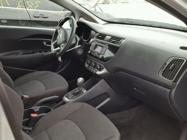 KNADM4A36G6597651 - 2016 KIA RIO LX Արծաթագույն լուսանկար 5