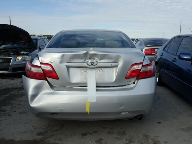 4T1BE46K57U121504 - 2007 TOYOTA CAMRY NEW SILVER photo 9