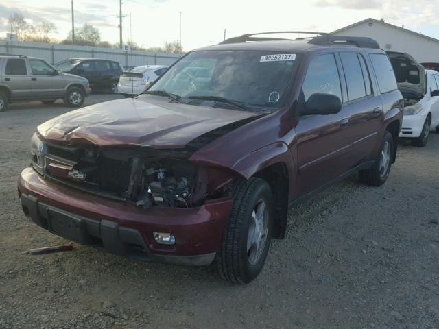 1GNET16S556145798 - 2005 CHEVROLET TRAILBLAZE MAROON photo 2