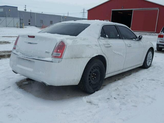 2C3CCAAG3EH193693 - 2014 CHRYSLER 300 WHITE photo 4