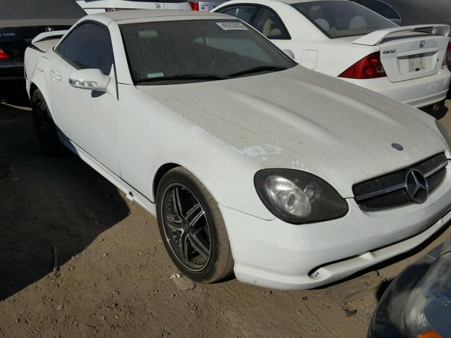 WDBKK65F81F225945 - 2001 MERCEDES-BENZ SLK 320 WHITE photo 1