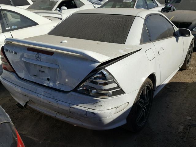 WDBKK65F81F225945 - 2001 MERCEDES-BENZ SLK 320 WHITE photo 4