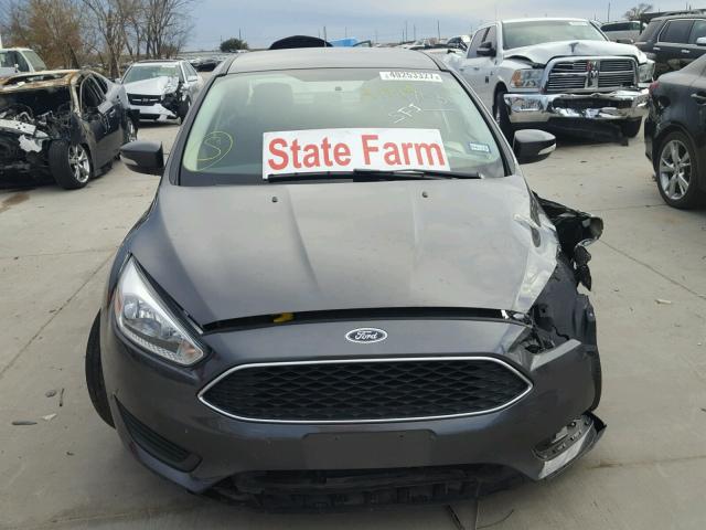 1FADP3F24GL267440 - 2016 FORD FOCUS SE CHARCOAL photo 9