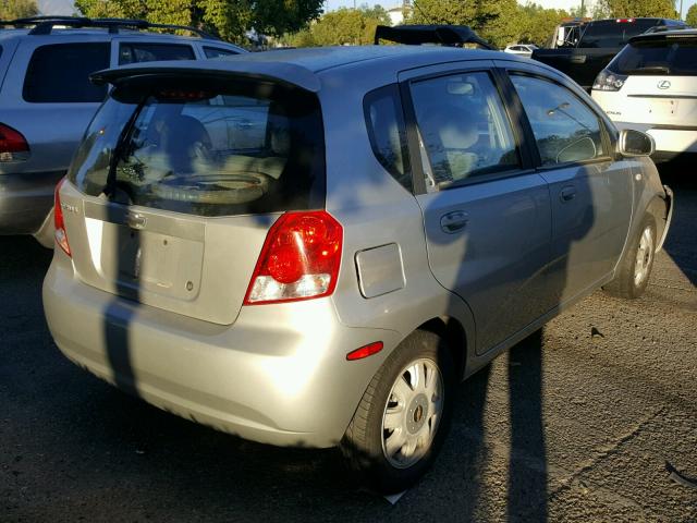 KL1TG62675B325115 - 2005 CHEVROLET AVEO LT SILVER photo 4