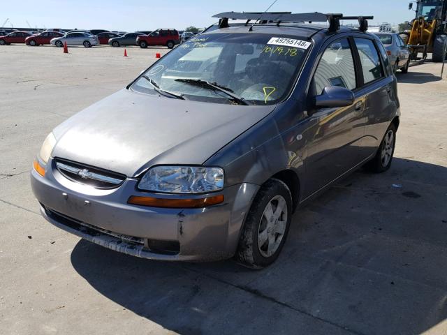 KL1TD66676B573112 - 2006 CHEVROLET AVEO BASE Szary zdjęcie 2