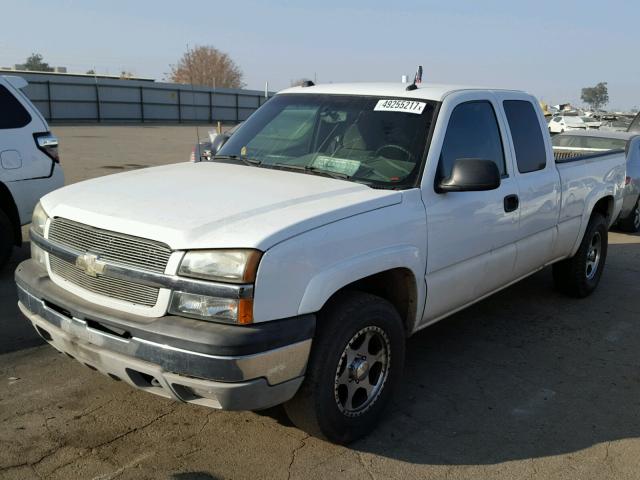 1GCEK19B05E213714 - 2005 CHEVROLET SILVERADO WHITE photo 2