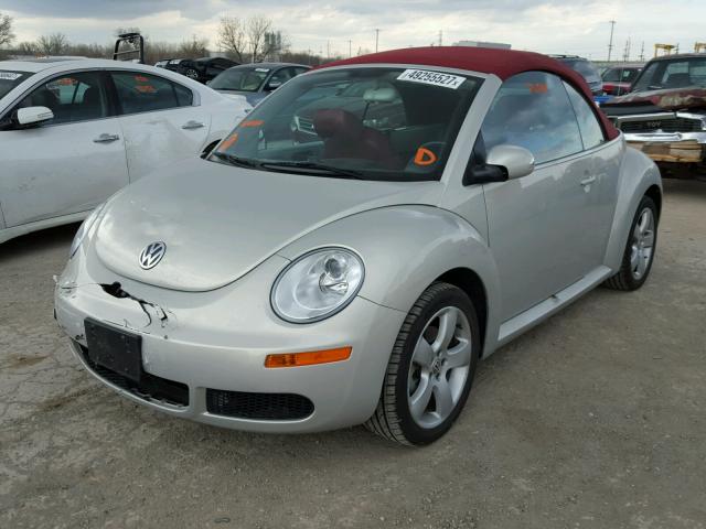 3VWSF31Y89M411182 - 2009 VOLKSWAGEN NEW BEETLE SILVER photo 2