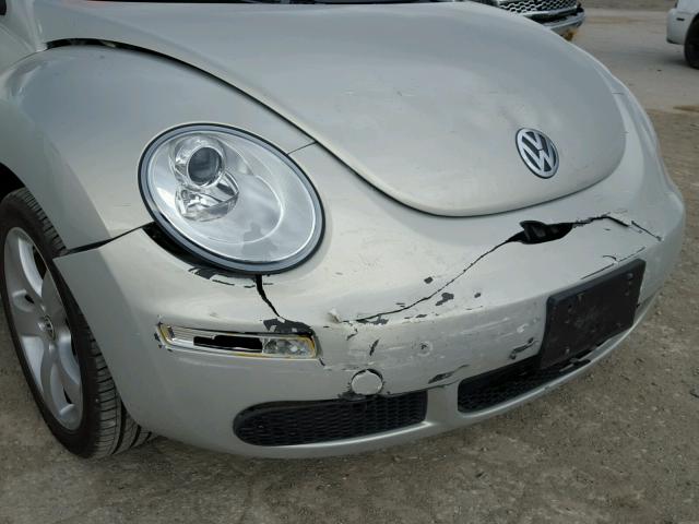 3VWSF31Y89M411182 - 2009 VOLKSWAGEN NEW BEETLE SILVER photo 9