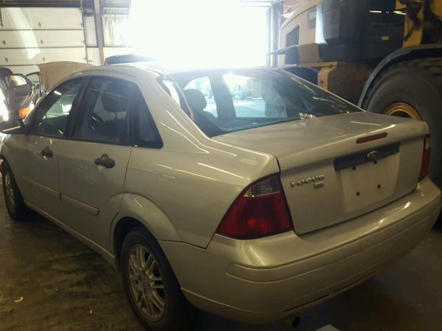 1FAFP34N37W111622 - 2007 FORD FOCUS ZX4 SILVER photo 3