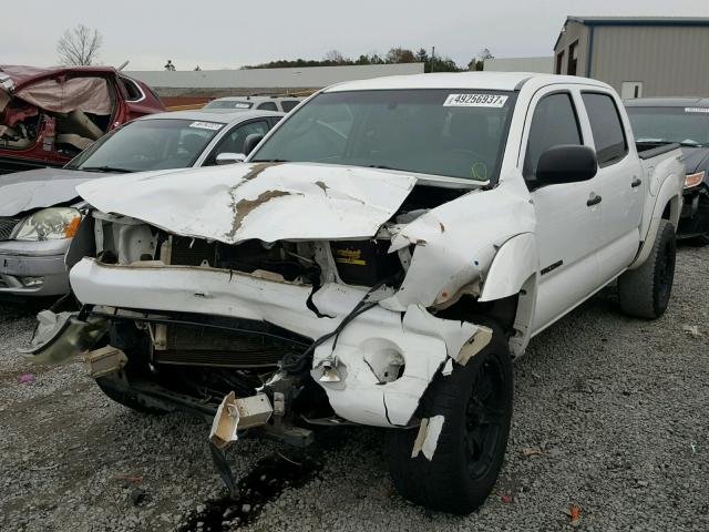 5TFJU4GN9BX005502 - 2011 TOYOTA TACOMA DOU WHITE photo 2