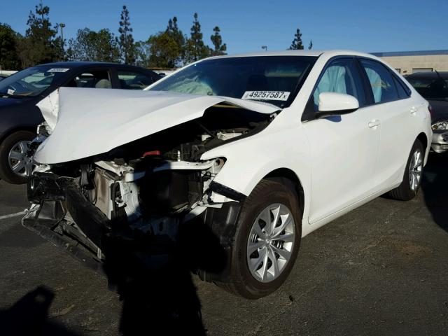 4T4BF1FK9FR468267 - 2015 TOYOTA CAMRY LE WHITE photo 2