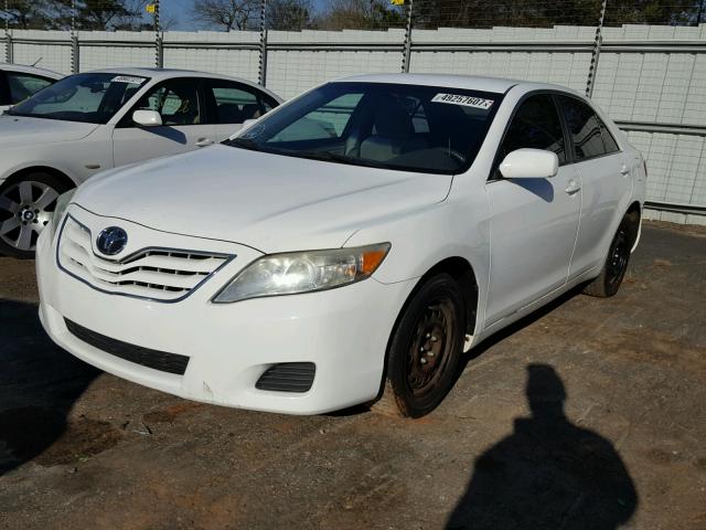 4T1BF3EK1BU654208 - 2011 TOYOTA CAMRY BASE WHITE photo 2