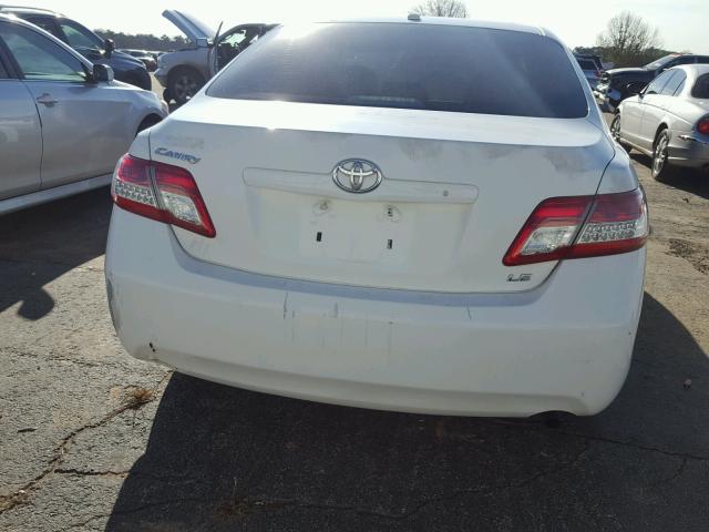 4T1BF3EK1BU654208 - 2011 TOYOTA CAMRY BASE WHITE photo 9