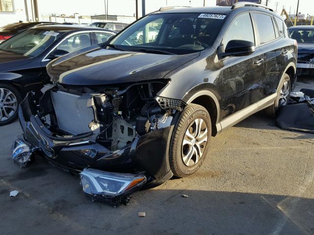 2T3ZFREV2HW372655 - 2017 TOYOTA RAV4 LE Qara foto 2