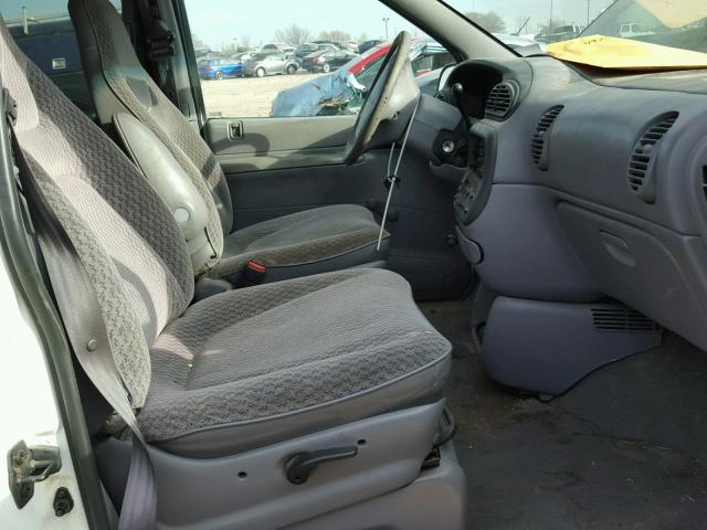 2B4GP2536YR545286 - 2000 DODGE CARAVAN WHITE photo 5