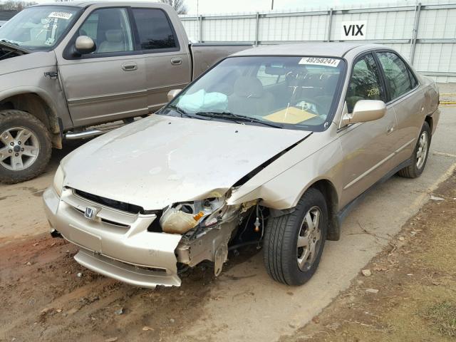 1HGCG5679YA060151 - 2000 HONDA ACCORD SE GOLD photo 2