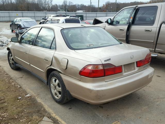 1HGCG5679YA060151 - 2000 HONDA ACCORD SE GOLD photo 3