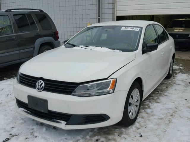 3VW1K7AJ4CM472392 - 2012 VOLKSWAGEN JETTA BASE WHITE photo 2